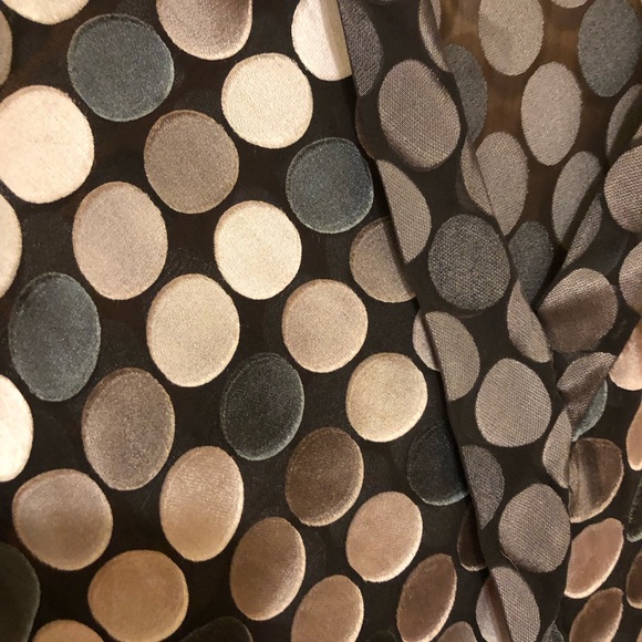 Ladies size Medium top with shimmering silver and grey dots - Picture 3 of 8